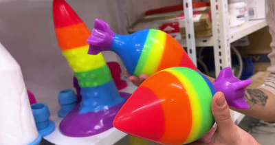 Stacy Bloom Testing The Handmade Dolphin Size XL (With Additional Anal Fisting)